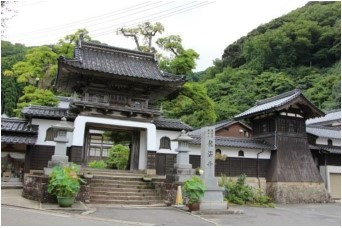 諸谷山龍満寺