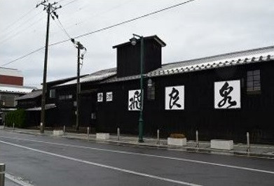 飛良泉本舗