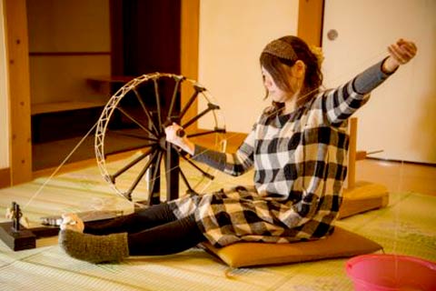 からむし織体験